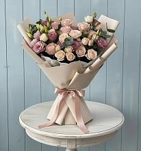 Букет цветов из:  Розы и Лизиантусы в Лукоянове