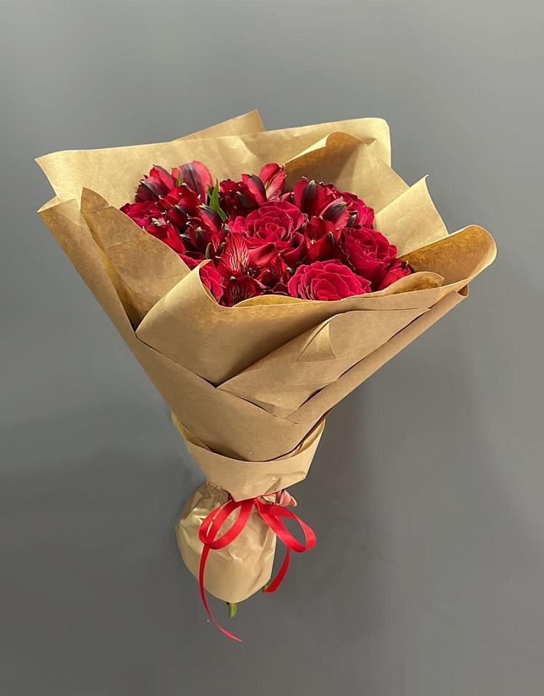 Букет цветов из: Альстромерии и Розы в Лукоянове