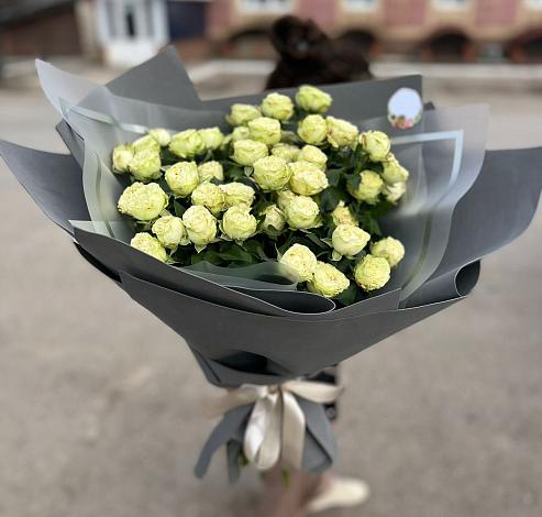Букет Белые кустовые розы Солинеро в Лукоянове