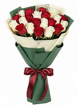 Букет Микс из красных и белых роз в Лукоянове