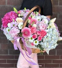 Композиция солнечный день в Лукоянове Цветочная композиция из Розы, Хризантемы, Пионы и Лизиантусы в корзине в Лукоянове