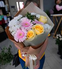 Букет цветов из:  Герберы, Розы и Хризантемы в Лукоянове