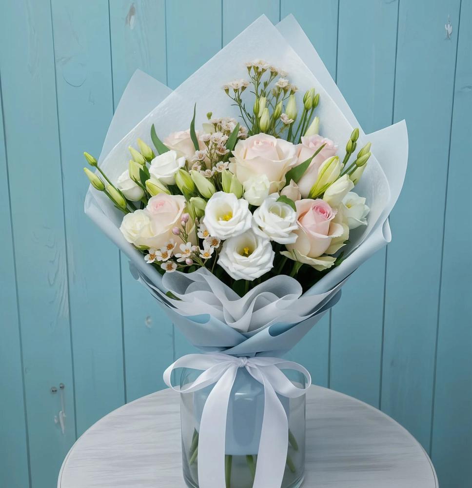 Букет цветов из: Розы и Лизиантусы в Лукоянове