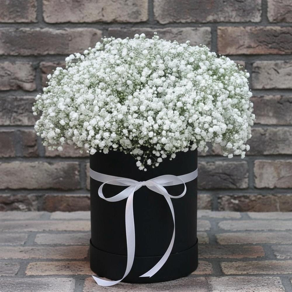 Цветочная композиция из Гипсофила в шляпной коробке в Лукоянове