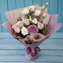 Букет цветов из:  Розы и Лизиантусы в Лукоянове