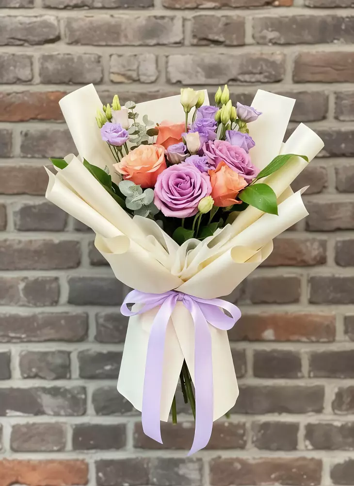 Букет цветов из: Лизиантусы и Розы в Лукоянове