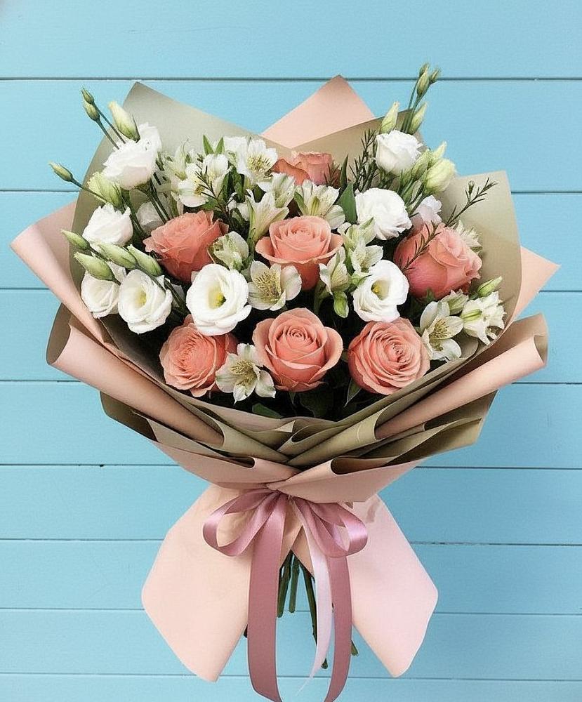 Букет цветов из: Розы, Альстромерии и Лизиантусы в Лукоянове