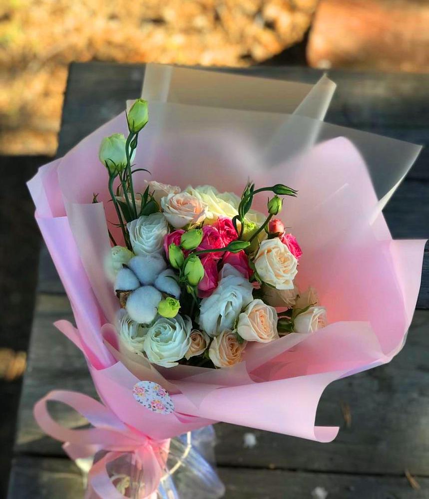 Букет цветов из: Розы и Лизиантусы в Лукоянове