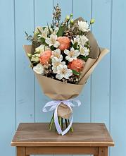Букет цветов из:  Альстромерии, Лизиантусы, Розы и Хризантемы в Лукоянове