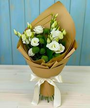 Букет цветов из:  Хризантемы и Лизиантусы в Лукоянове