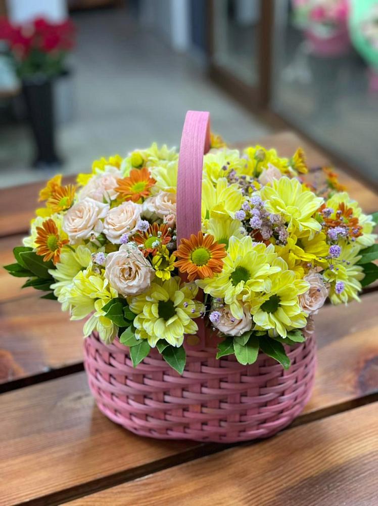 Цветочная композиция из Хризантемы и Розы в корзине в Лукоянове