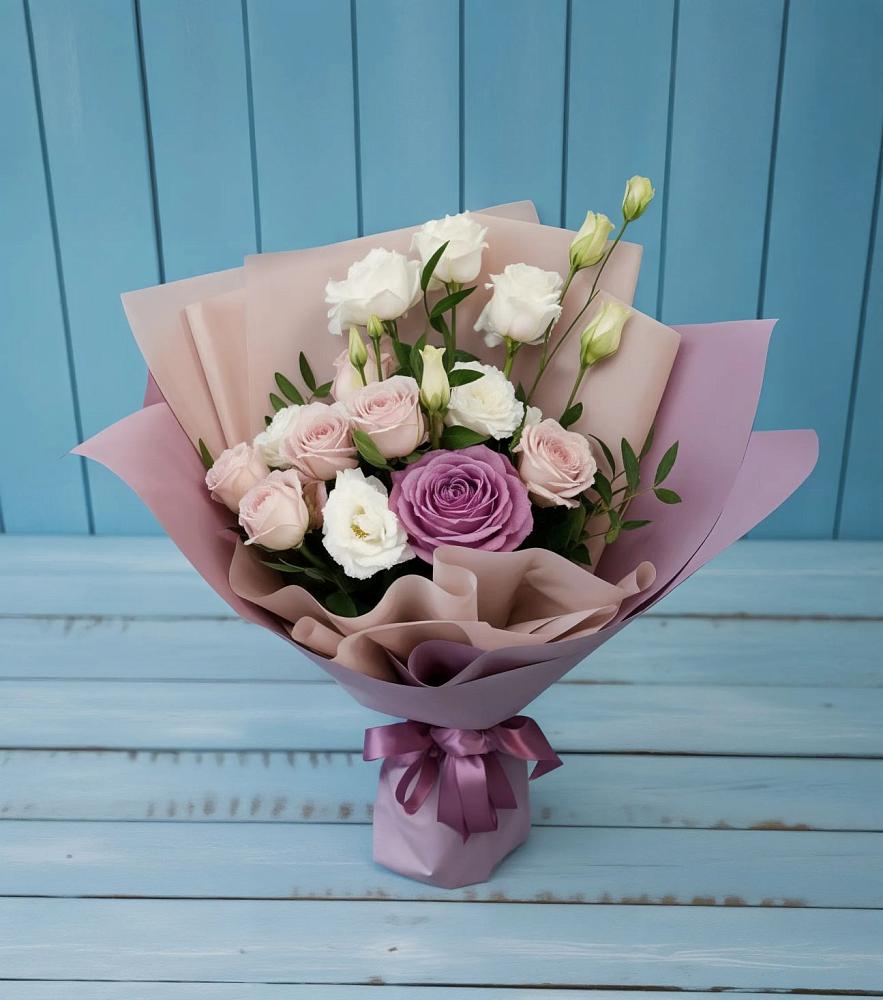 Букет цветов из: Розы и Лизиантусы в Лукоянове